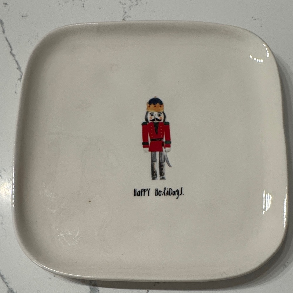 Rae Dunn Artisan Collection Plate by Magenta - Picture 1 of 2